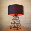 Lampe de table Pylon - noir et rouge - Filamentstyle